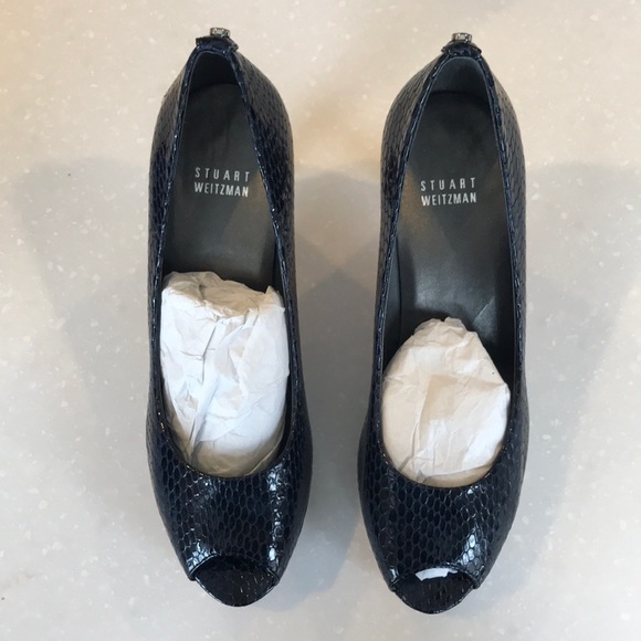 Stuart Weitzman Shoes - STUART WEIZTMAN - THE LOGOPLAINFIELD PUMP